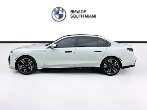 Used 2023 BMW 740i w/ Executive Package image 4