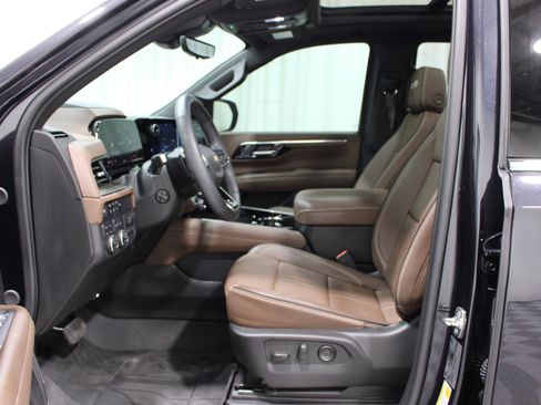 Used 2025 Chevrolet Tahoe High Country w/ LPO, Illumination Package AWD/4WD image 3