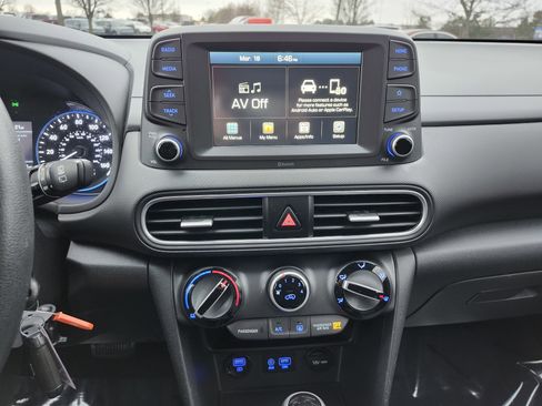 Used 2021 Hyundai Kona SE image 27