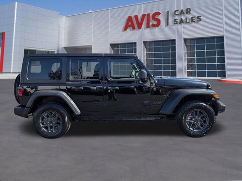 Used 2025 Jeep Wrangler Sport S image 9