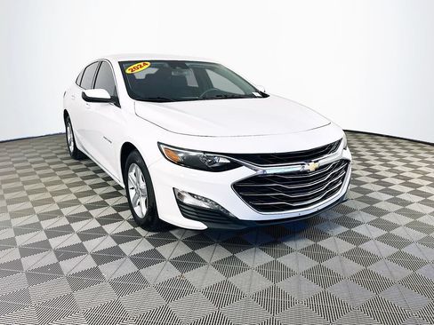 Used 2024 Chevrolet Malibu LT FWD image 2