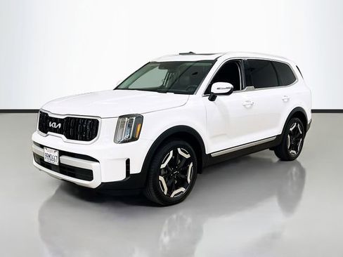 Certified 2025 Kia Telluride EX w/ EX Captain's Chair Package FWD image 3