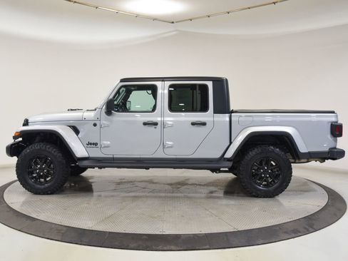 Used 2022 Jeep Gladiator Sport AWD/4WD image 6