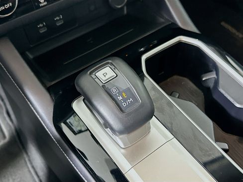 Used 2025 Mitsubishi Outlander SE FWD image 25