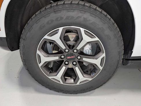 Certified 2025 GMC Yukon AT4 Ultimate AWD/4WD image 3