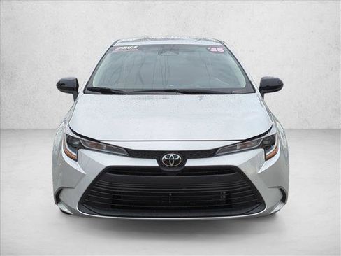 Used 2025 Toyota Corolla LE FWD image 2
