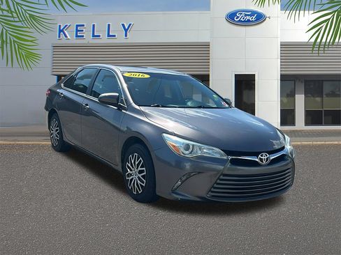 Used 2016 Toyota Camry LE FWD image 3
