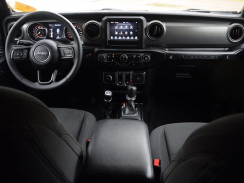 Used 2023 Jeep Wrangler Sport S image 8