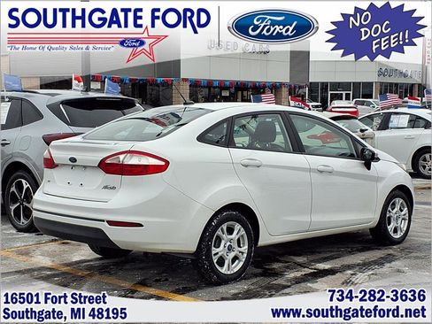 Used 2016 Ford Fiesta SE image 2