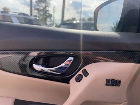 Used 2017 Nissan Rogue SL w/ SL Premium Package image 9