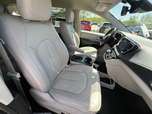 Used 2021 Chrysler Pacifica Touring-L w/ Premium & Safety Sphere Group AWD/4WD image 27