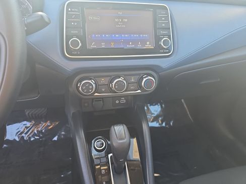 Used 2025 Nissan Versa SV FWD image 12
