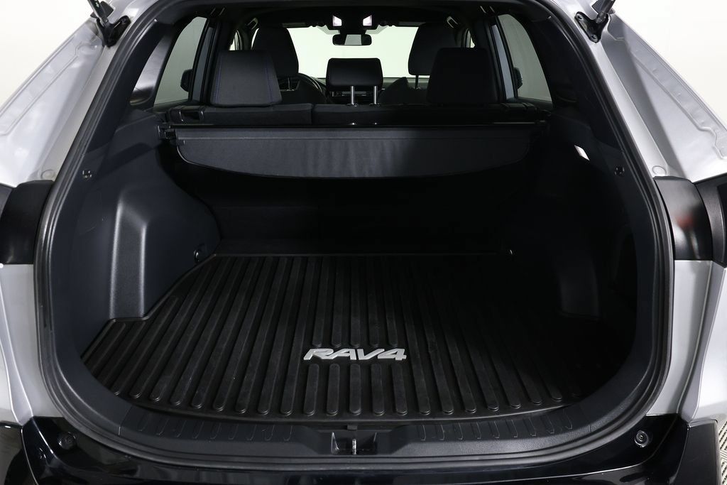 Used 2022 Toyota RAV4 SE AWD/4WD image 12