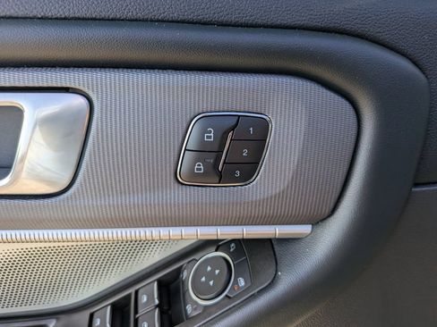 Used 2025 Ford Explorer ST RWD image 21