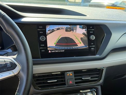 Used 2024 Volkswagen Taos SE image 19