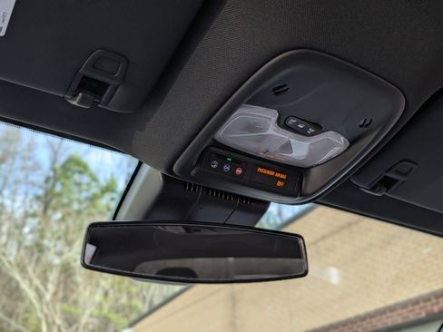 Used 2023 Chevrolet Colorado LT image 30