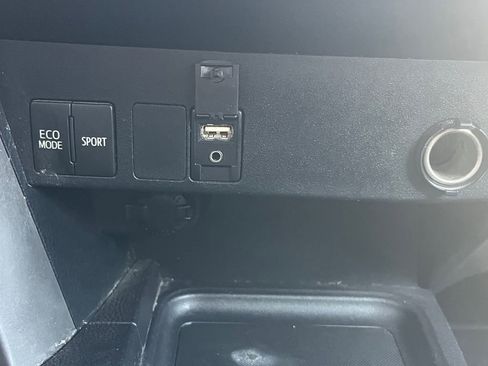 Used 2018 Toyota RAV4 LE w/ All Weather Liner Package image 6