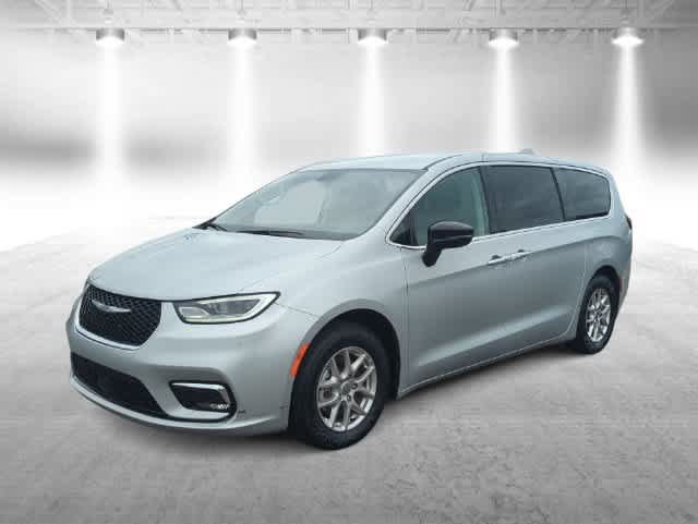 Certified 2024 Chrysler Pacifica Touring-L FWD image 4