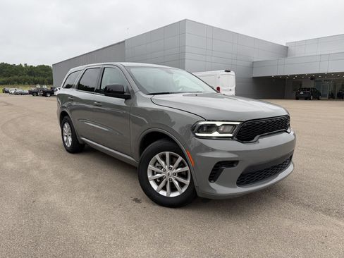Used 2025 Dodge Durango GT RWD image 3