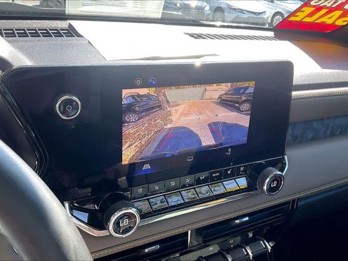 Certified 2024 Chevrolet Colorado ZR2 w/ ZR2 Convenience Package III image 21