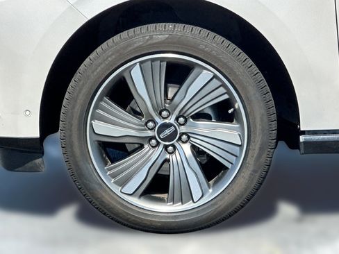 Used 2018 Lincoln Navigator L Reserve w/ Technology Package image 11