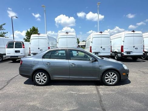 Used 2010 Volkswagen Jetta SE FWD image 14