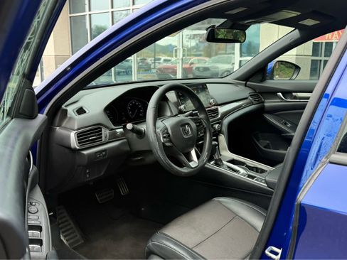 Used 2018 Honda Accord Sport image 3