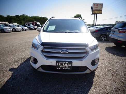 Used 2018 Ford Escape SE FWD image 2
