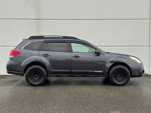 Used 2013 Subaru Outback 2.5i Limited w/ Moonroof Pkg image 8