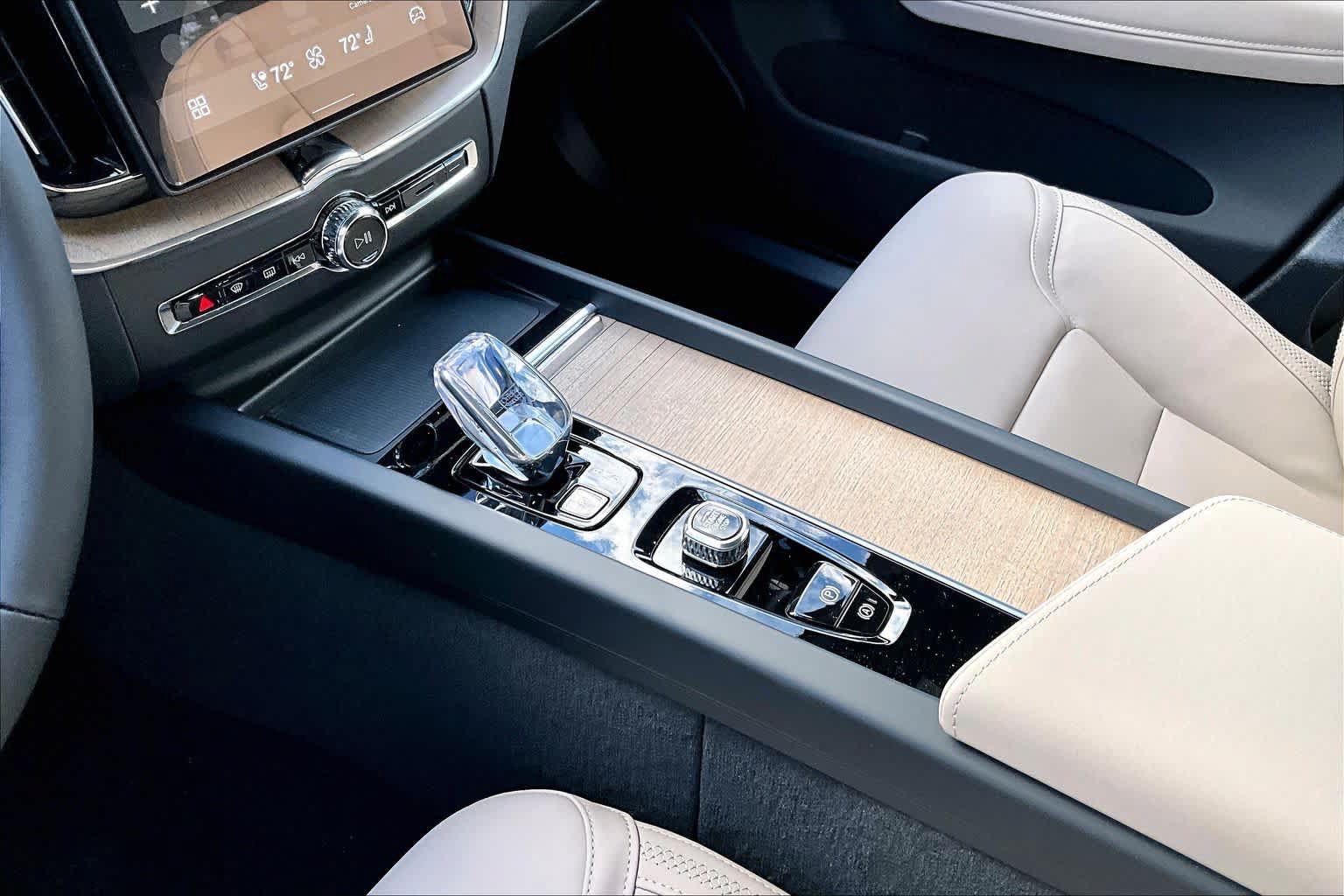 New 2026 Volvo XC60 B5 Plus w/ Protection Package Premier AWD/4WD image 10