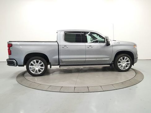 Used 2024 Chevrolet Silverado 1500 High Country w/ High Country Premium Package AWD/4WD image 8