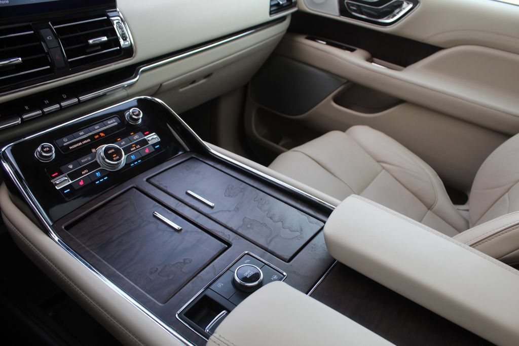 Used 2019 Lincoln Navigator Reserve w/ Cargo Package AWD/4WD image 22
