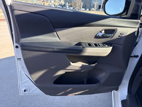 Used 2014 Honda Odyssey Touring Elite image 14