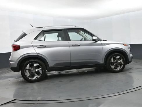 Used 2025 Hyundai Venue SEL FWD image 4