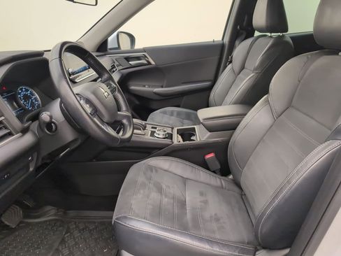 Used 2022 Mitsubishi Outlander SE image 4