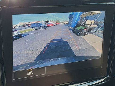 Used 2023 Chevrolet Traverse LT image 23