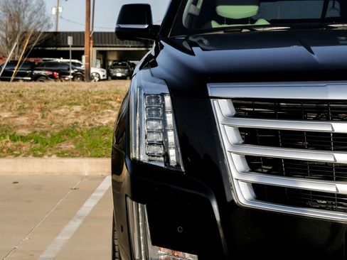 Used 2019 Cadillac Escalade ESV Premium Luxury AWD/4WD image 52
