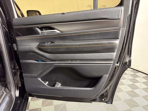 Used 2023 Jeep Grand Wagoneer Series III w/ Rear Seat Video Group 1 AWD/4WD image 18