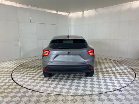 Used 2024 Chevrolet Trax RS w/ Driver Confidence Package FWD image 18