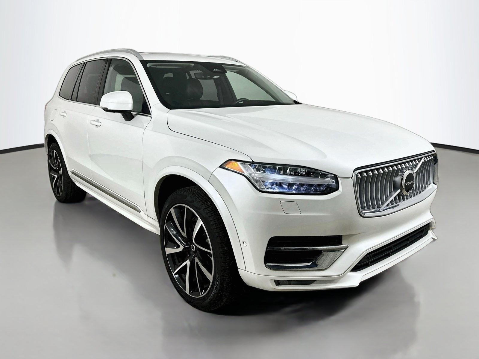 Certified 2024 Volvo XC90 B6 Ultimate w/ Protection Package Premier AWD/4WD image 3