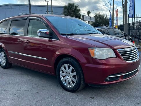 Used 2011 Chrysler Town & Country Touring-L w/ Entertainment Group #2 image 4