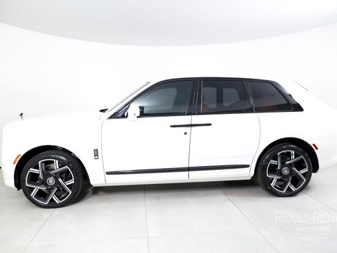 Certified 2025 Rolls-Royce Cullinan Black Badge AWD/4WD image 3
