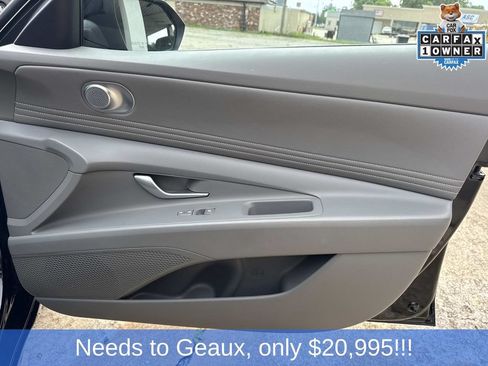 Used 2025 Hyundai Elantra SEL FWD image 26