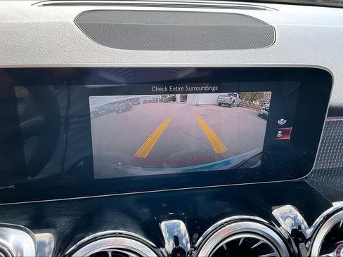 Used 2020 Mercedes-Benz GLB 250 GLB 250 image 23