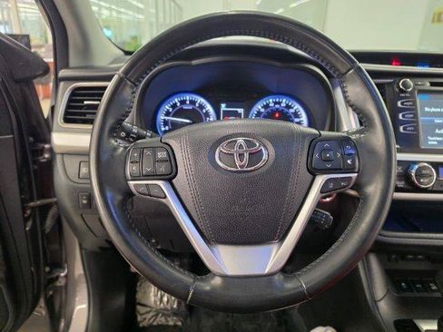 Used 2017 Toyota Highlander SE AWD/4WD image 10