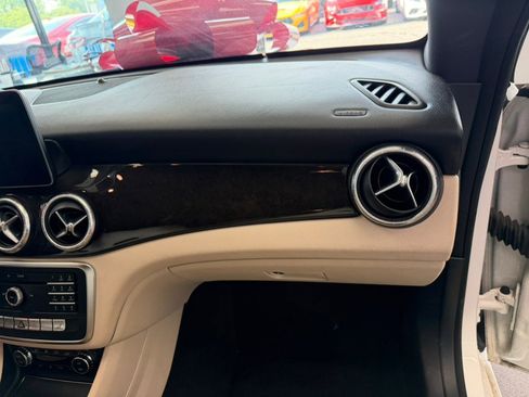 Used 2019 Mercedes-Benz CLA 250 image 31
