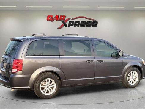 Used 2019 Dodge Grand Caravan SXT image 5