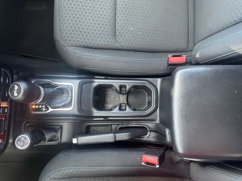 Used 2024 Jeep Wrangler Unlimited Rubicon 4xe image 33