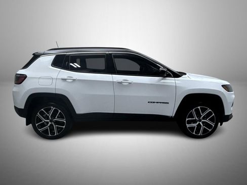 Used 2025 Jeep Compass Limited image 4