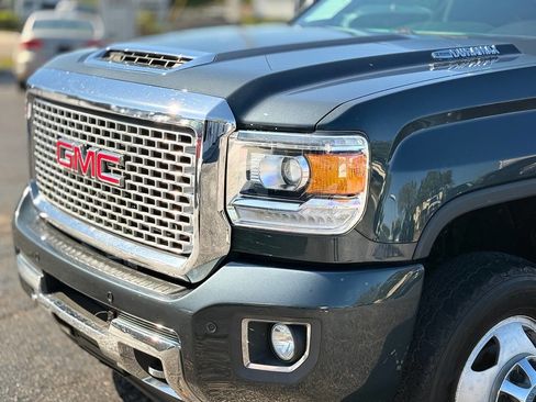 Used 2017 GMC Sierra 3500 Denali w/ Duramax Plus Package image 4